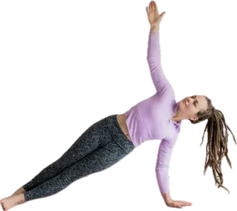 Mujer realizando postura de pilates